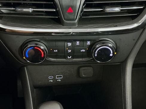 Used 2025 Buick Encore GX Preferred image 23