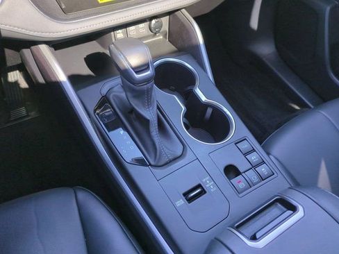 Used 2023 Toyota Highlander XLE image 15