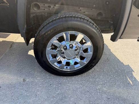 Used 2018 GMC Sierra 2500 Denali w/ Duramax Plus Package AWD/4WD image 38