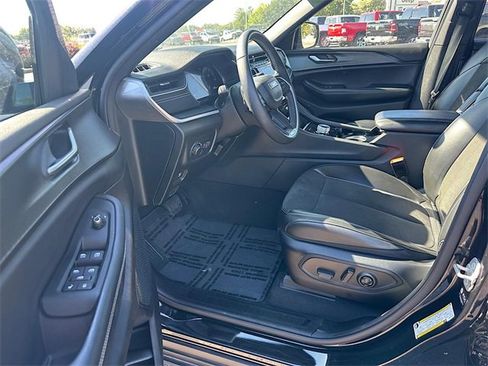 Used 2023 Jeep Grand Cherokee L Laredo image 11