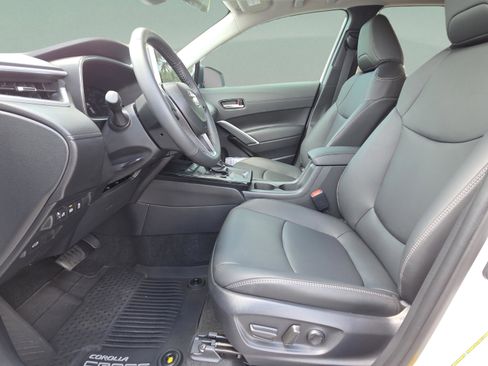 Used 2026 Toyota Corolla Cross XLE w/ Convenience Package FWD image 11