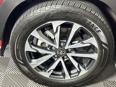 Used 2024 Toyota Corolla Cross XLE w/ Convenience Package FWD image 10