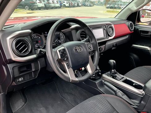 Used 2017 Toyota Tacoma SR5 image 18