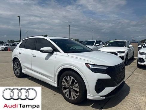 Used 2025 Audi Q4 e-tron Premium w/ Convenience Package RWD image 1