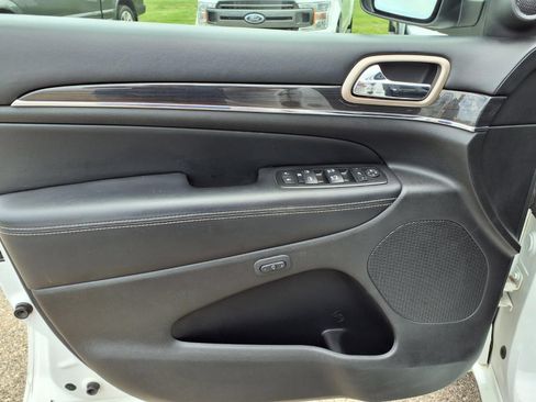 Used 2015 Jeep Grand Cherokee Overland AWD/4WD image 15
