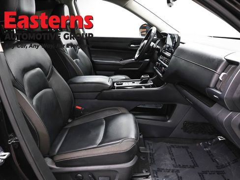 Used 2023 Nissan Pathfinder SL w/ Lighting Package (N92) AWD/4WD image 24