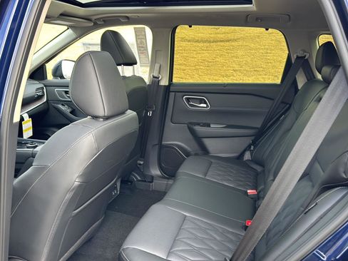 New 2026 Nissan Rogue Platinum w/ Platinum Premium Package AWD/4WD image 9