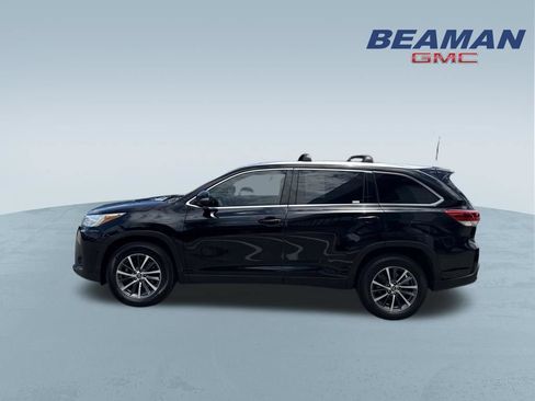 Used 2019 Toyota Highlander XLE FWD image 4