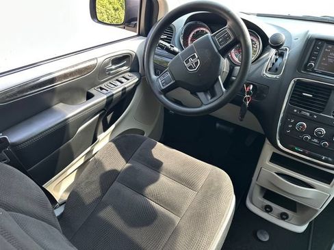 Used 2018 Dodge Grand Caravan SE w/ UConnect Hands-Free Group FWD image 22