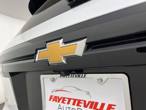 Used 2025 Chevrolet Traverse LT image 19