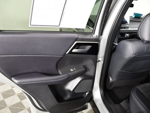 Used 2024 Mitsubishi Outlander SE image 45