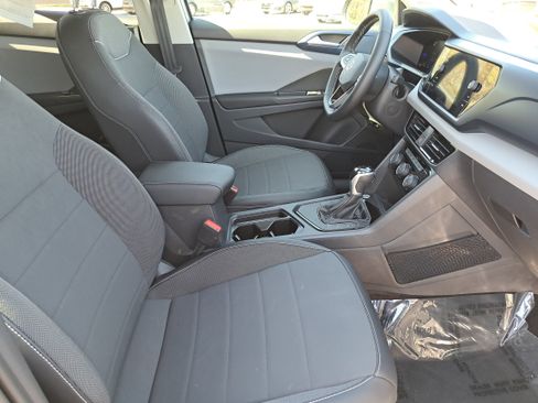 Certified 2023 Volkswagen Taos SE image 10