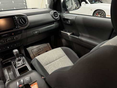 Used 2023 Toyota Tacoma TRD Off-Road w/ Technology Package AWD/4WD image 30