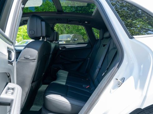 Certified 2026 Porsche Macan AWD/4WD image 34