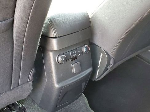 Used 2018 Ford Explorer XLT image 32