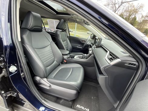 Used 2021 Toyota RAV4 XLE Premium image 28