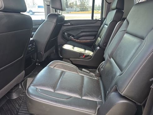 Used 2020 Chevrolet Suburban Premier w/ Premier 6.2L Value Package image 24