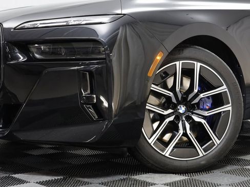 Certified 2025 BMW 760i xDrive w/ Executive Package image 3