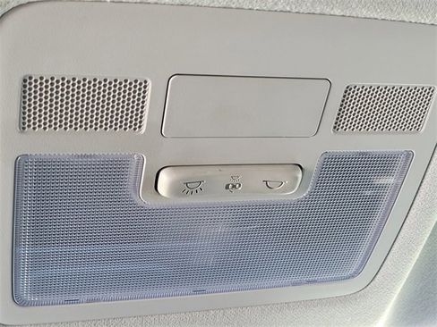 Used 2023 Hyundai Venue SE image 16