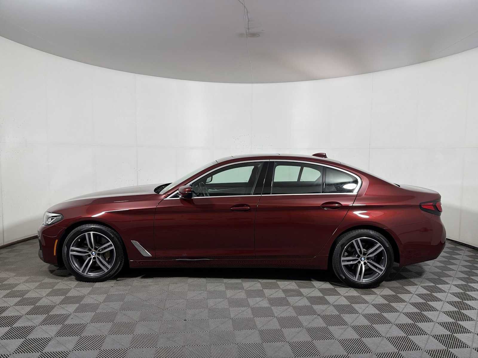Used 2023 BMW 530i xDrive w/ Convenience Package AWD/4WD image 4