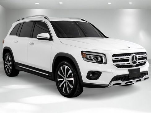 Used 2021 Mercedes-Benz GLB 250 w/ Premium Package image 7