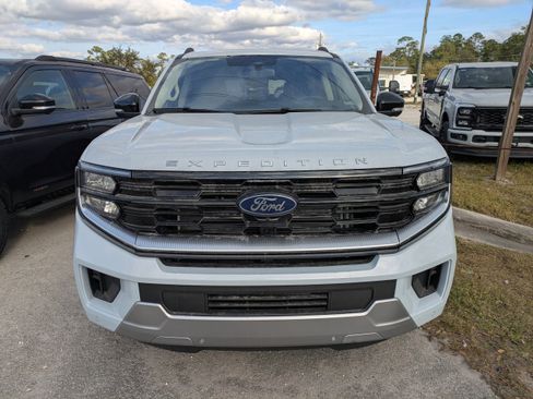New 2025 Ford Expedition Platinum image 8