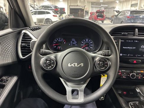Used 2022 Kia Soul LX image 19
