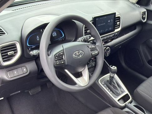 Used 2023 Hyundai Venue SE image 10