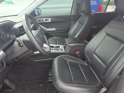 Used 2023 Ford Explorer XLT w/ Equipment Group 202A AWD/4WD image 3