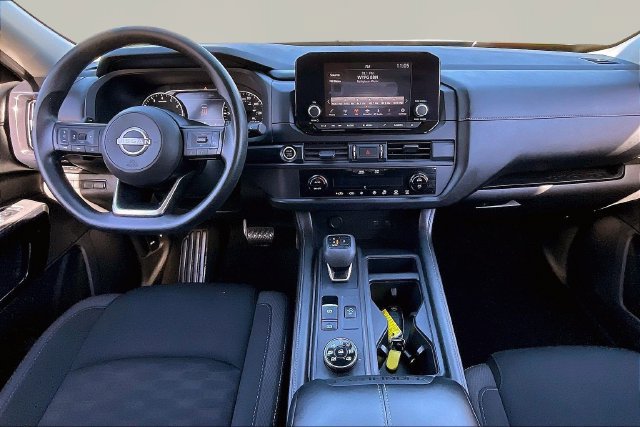 Used 2024 Nissan Pathfinder S AWD/4WD image 7