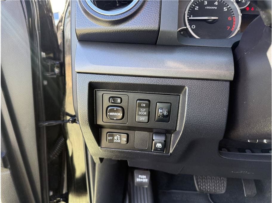 Used 2017 Toyota Tundra SR5 AWD/4WD image 29