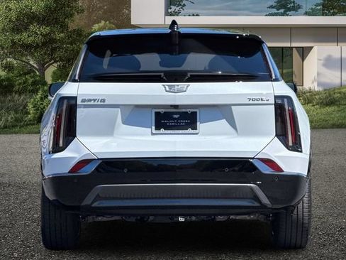 New 2026 Cadillac Optiq Sport 1 w/ LPO, Floor Liner Package AWD/4WD image 5