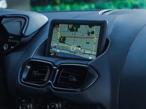 Used 2019 Aston Martin V8 Vantage Coupe image 19