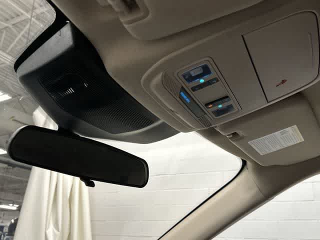 Used 2023 Ford Explorer XLT AWD/4WD image 21