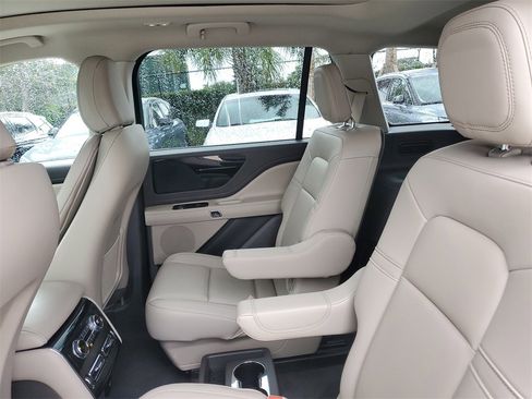 Certified 2023 Lincoln Aviator 2WD w/ Premium Package image 11