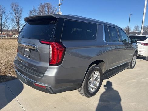 Used 2021 GMC Yukon XL SLT w/ SLT Luxury Plus Package image 3