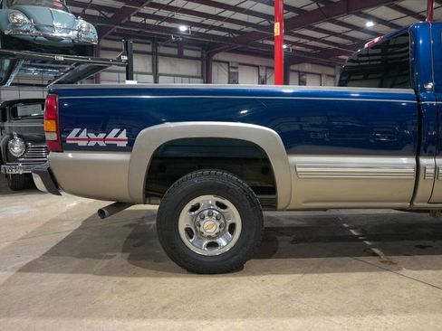 Used 2000 Chevrolet Silverado 2500 LS w/ Firm Ride Suspension Pkg image 9