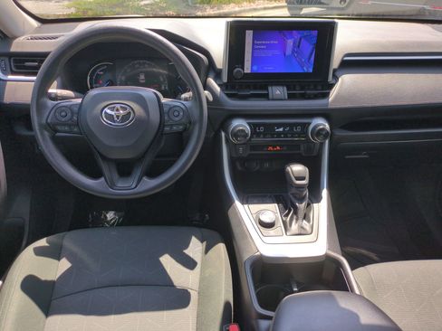 Used 2025 Toyota RAV4 XLE AWD/4WD image 28