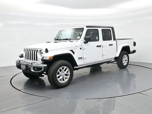 Used 2023 Jeep Gladiator Sport image 3