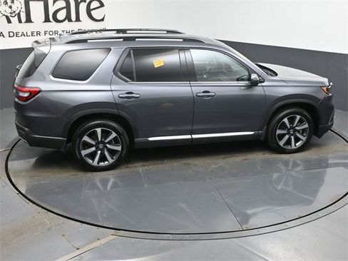 Used 2025 Honda Pilot Touring image 39