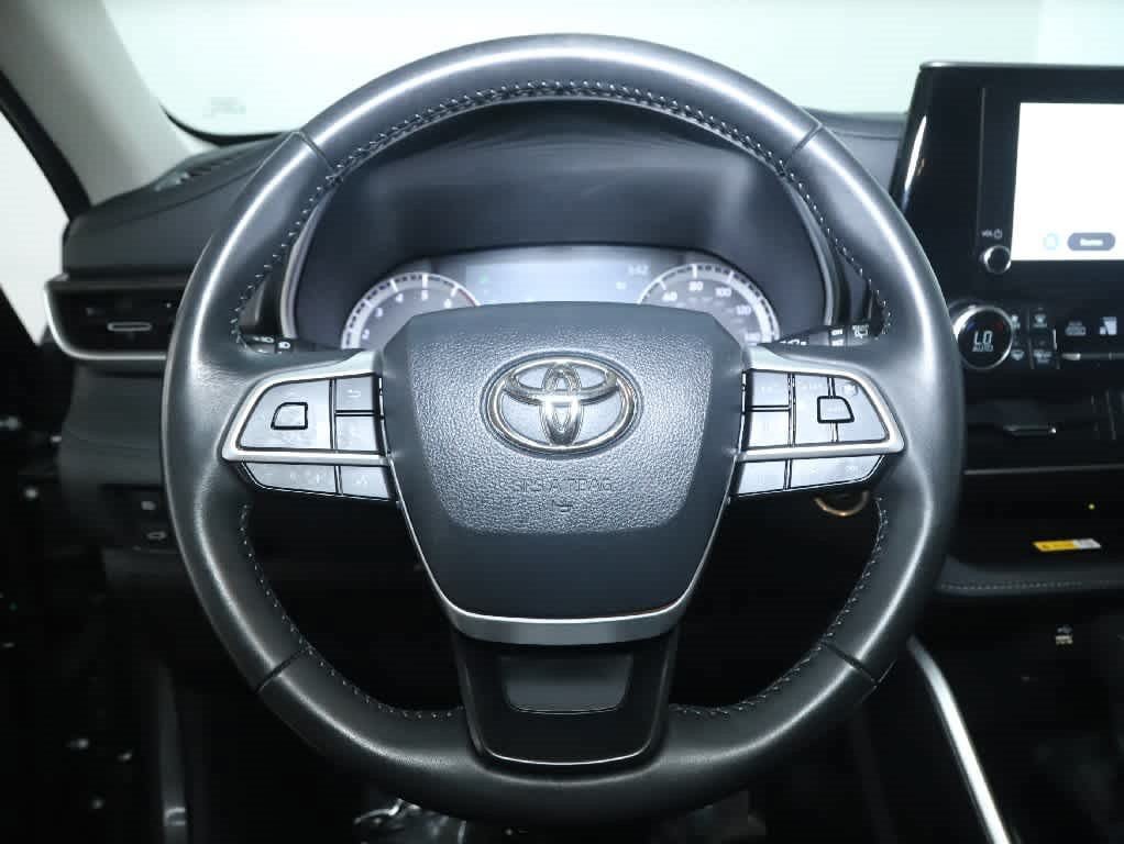 Used 2024 Toyota Highlander XLE AWD/4WD image 25