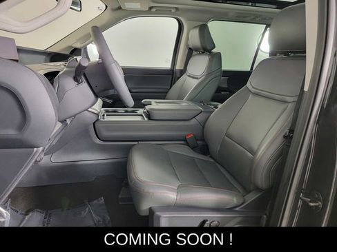 Used 2025 Ford Expedition Active image 13
