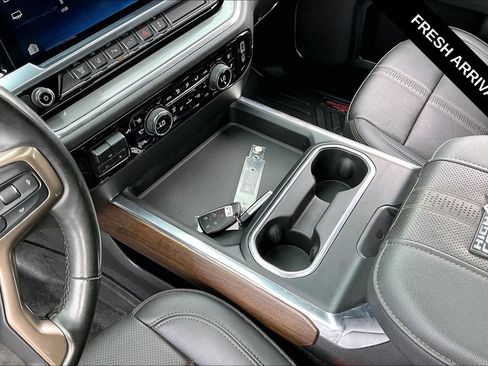 Used 2024 Chevrolet Silverado 3500 High Country w/ High Country Premium Package AWD/4WD image 8