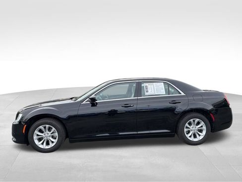 Used 2022 Chrysler 300 Touring image 6