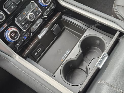 Used 2022 GMC Yukon XL Denali image 22