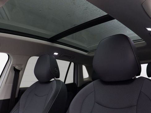 New 2026 Volkswagen Tiguan SE image 12