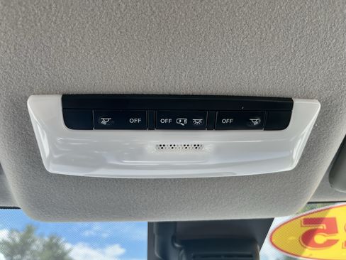 Used 2025 Nissan Versa SV w/ Trunk Package FWD image 25