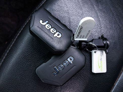 Used 2020 Jeep Wrangler Unlimited Sahara AWD/4WD image 25