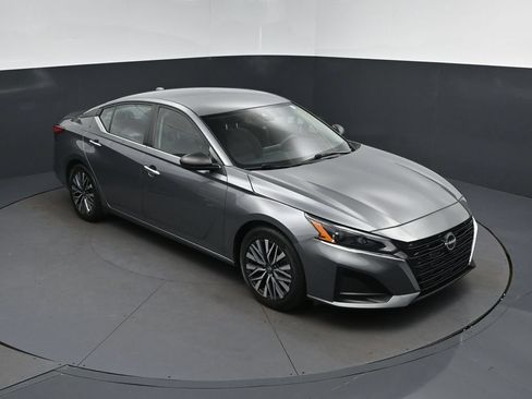 Used 2024 Nissan Altima 2.5 SV FWD image 36