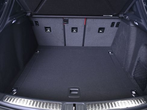 Used 2025 Porsche Macan image 19